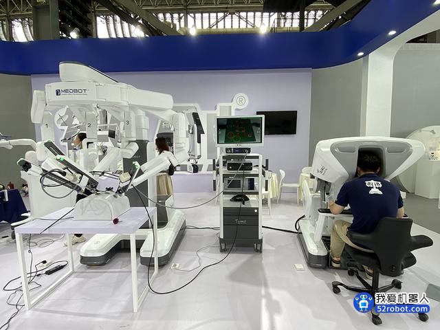 国产首款四臂腔镜手术机器人上市，微创集团加速国产替代