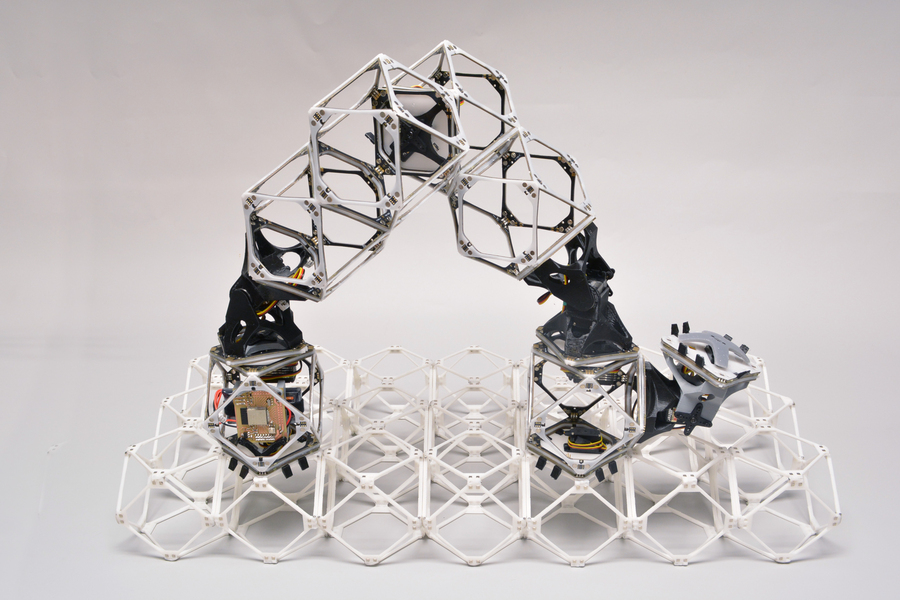 MIT：成群的装配机器人显示出制造更大结构的潜力